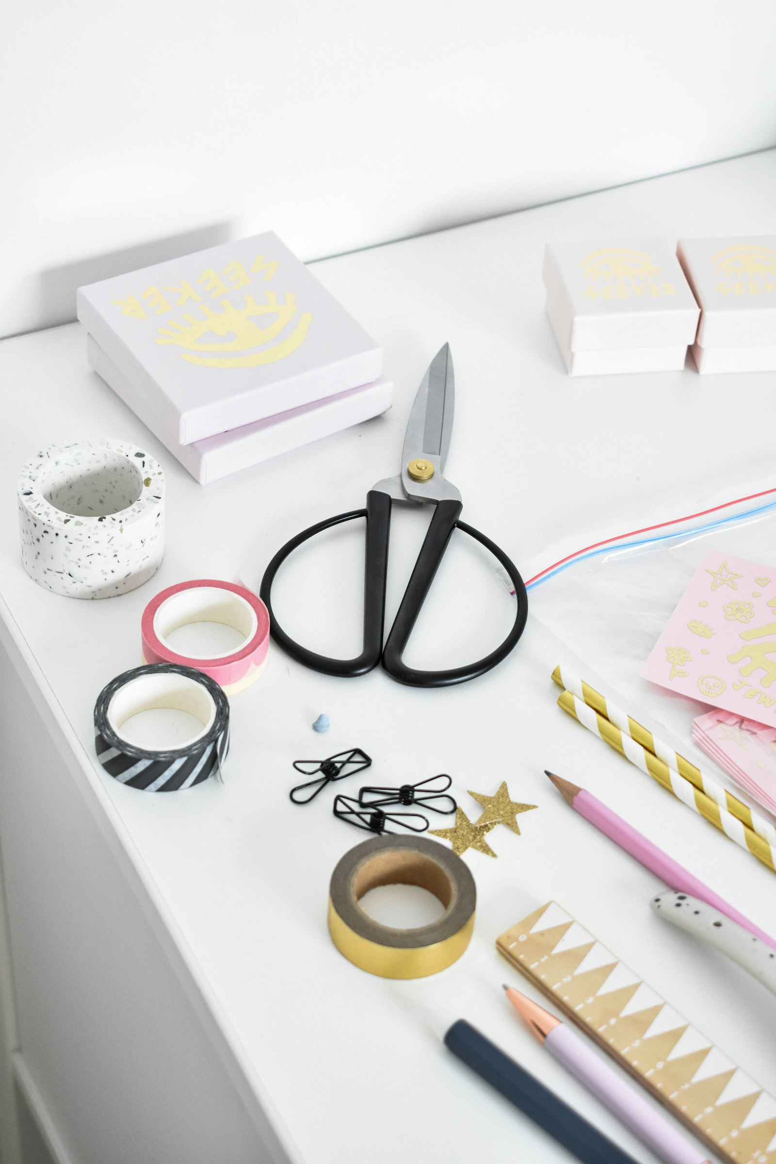 Packing and labelling an order to ship