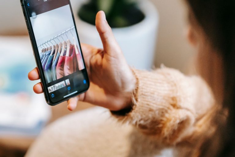 How to Sell on Poshmark in 2026: A Beginner’s Guide