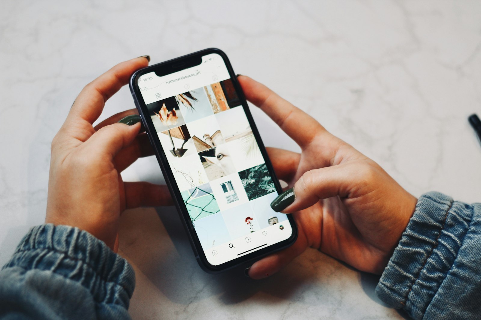 Comparing resale apps on a phone