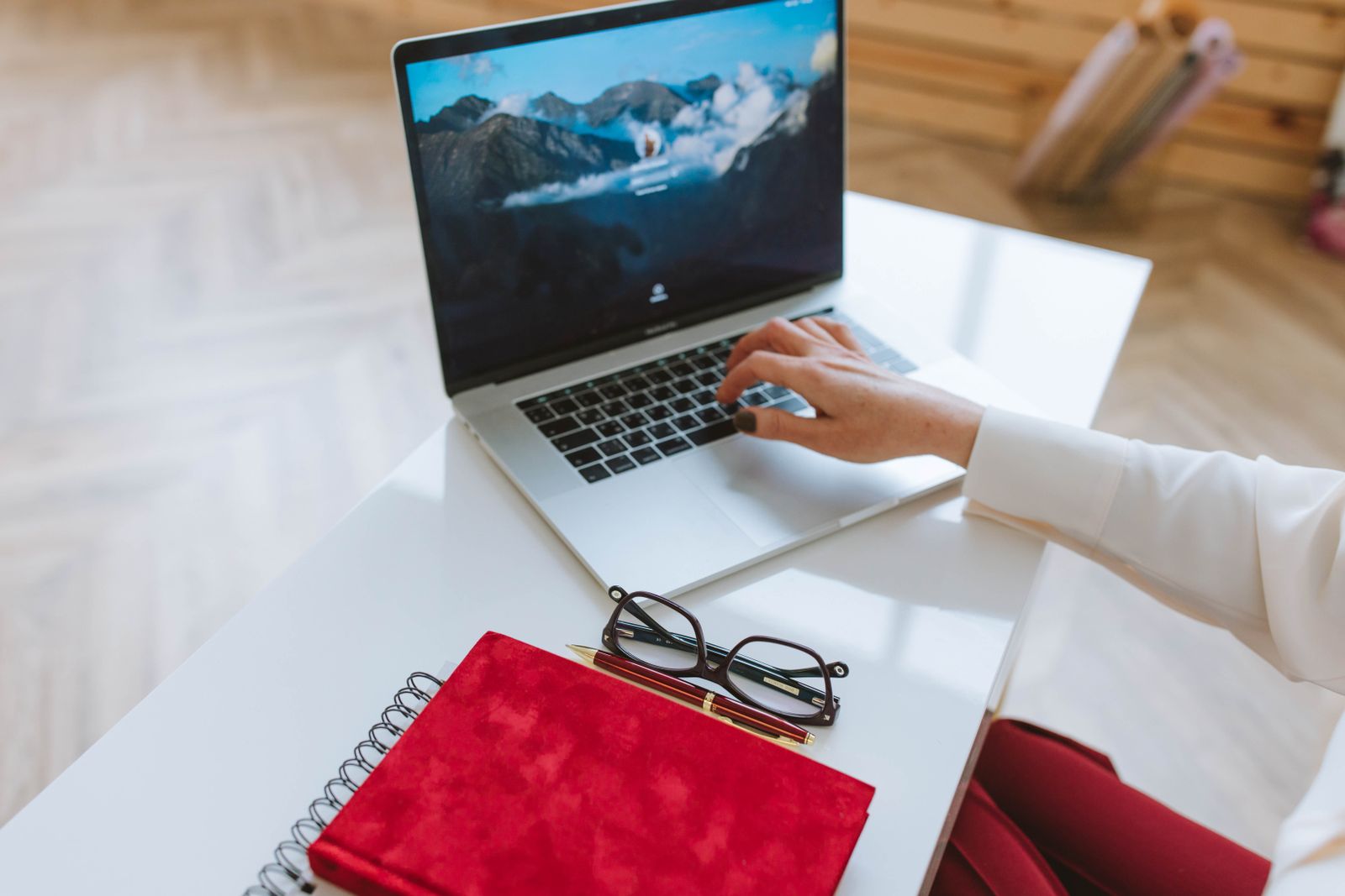 Choosing between two marketplaces