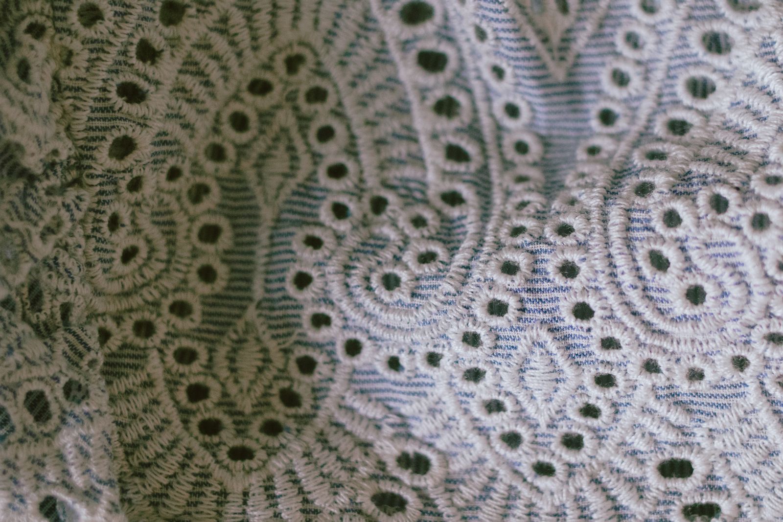A close up of a sewn size label inside a garment